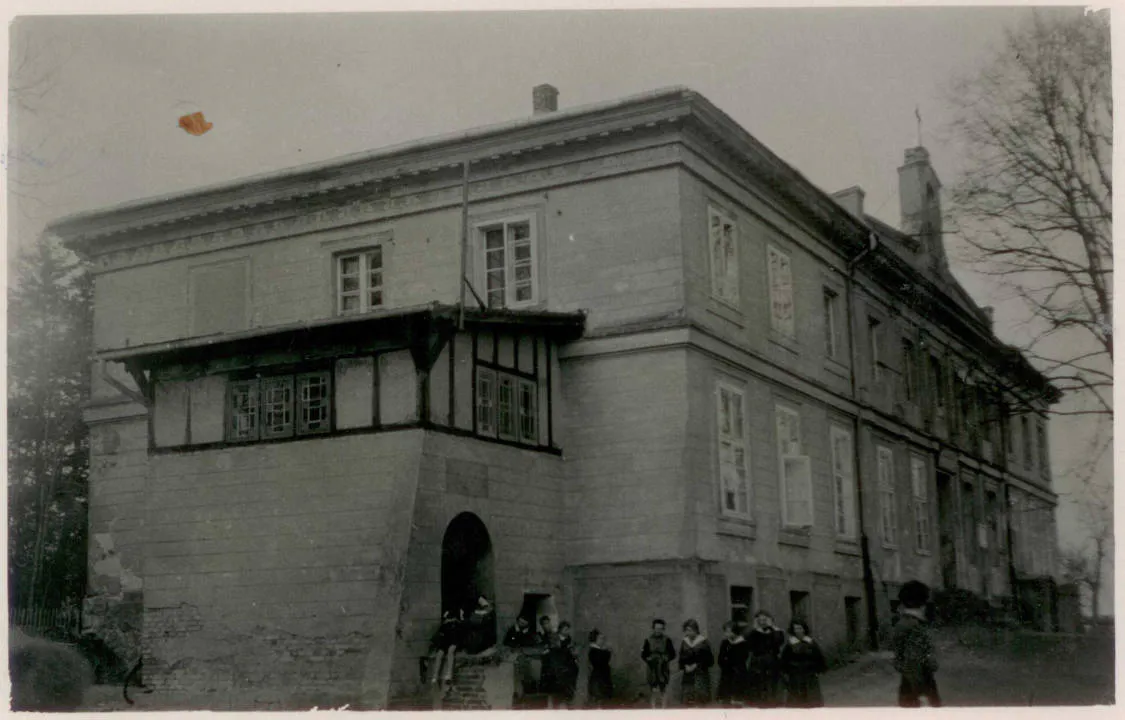 Szkoła ośmioklasowa i dalsze przemiany (1968–koniec XX wieku)